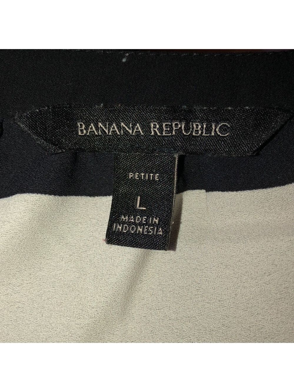 Black/White/Grey Blouse Banana Republic (LPetite) - Picture 5 of 7